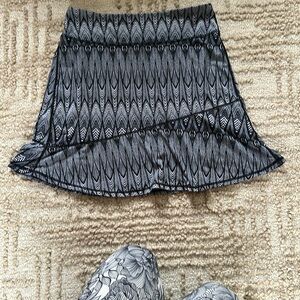 Prana skirt Sm- excellent cond. great to wear over leggings for a layered look.